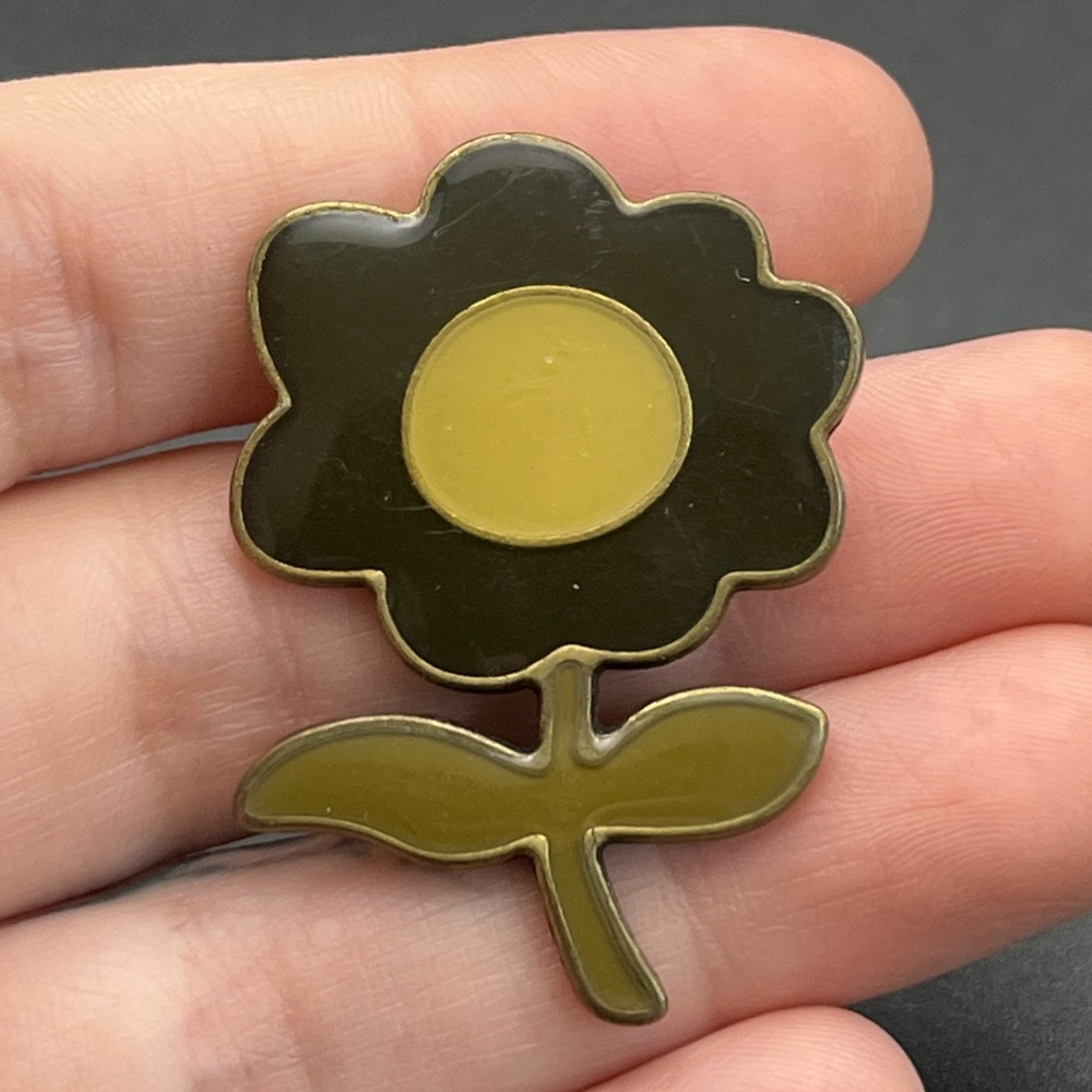Flower Cartoon Monochromatic Lapel Hat Pin